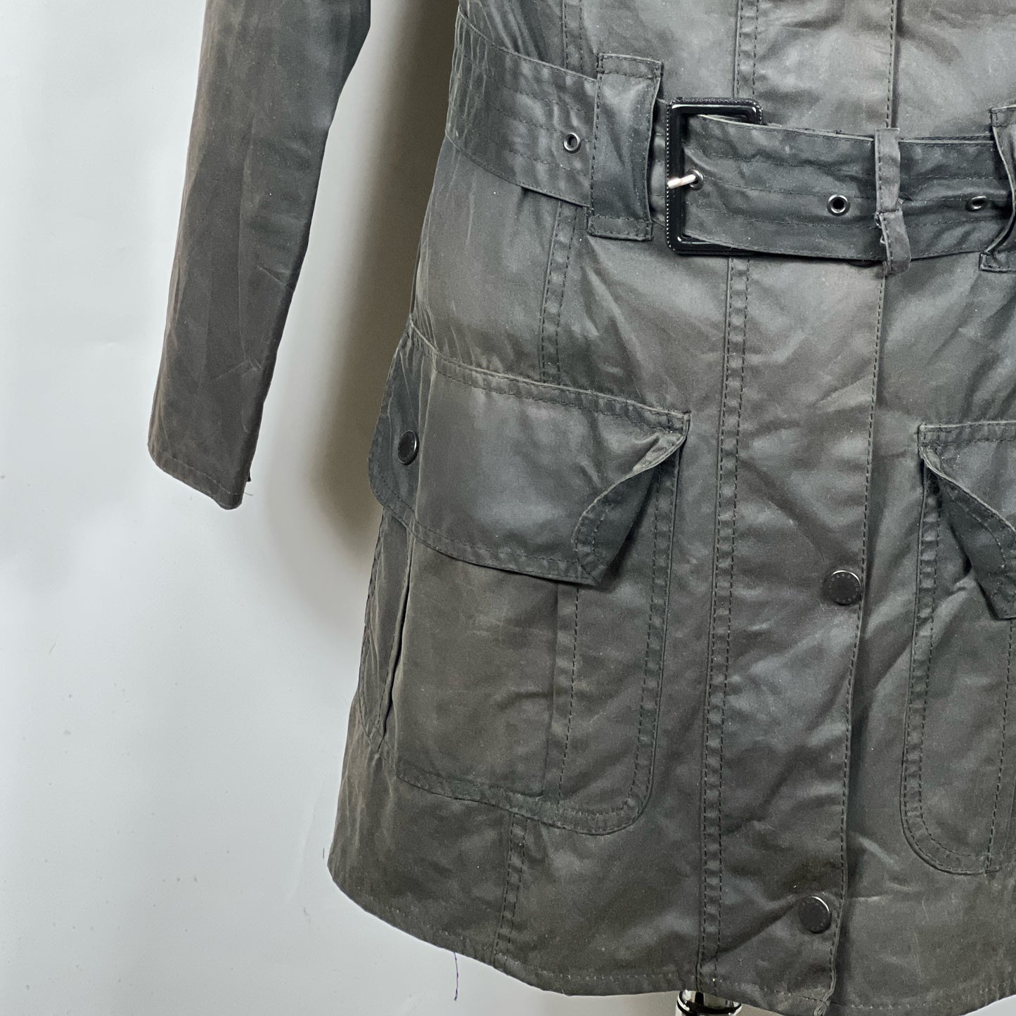 Giacca Barbour con cintura nera utility mac UK14 -Black wax jacket size UK14 with belt M