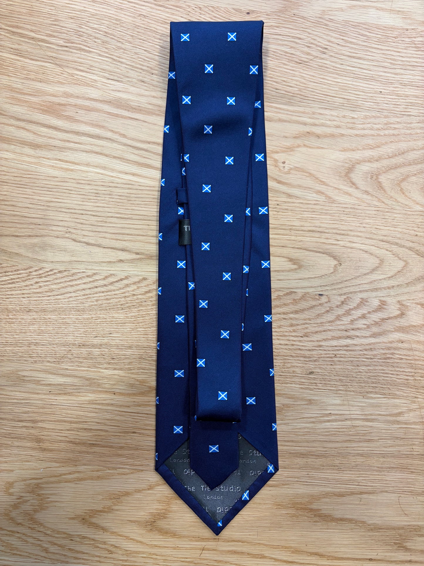 Cravatta inglese in seta con stampa bandiera scozzese blu notte- Navy Scotland Flag Silk Tie