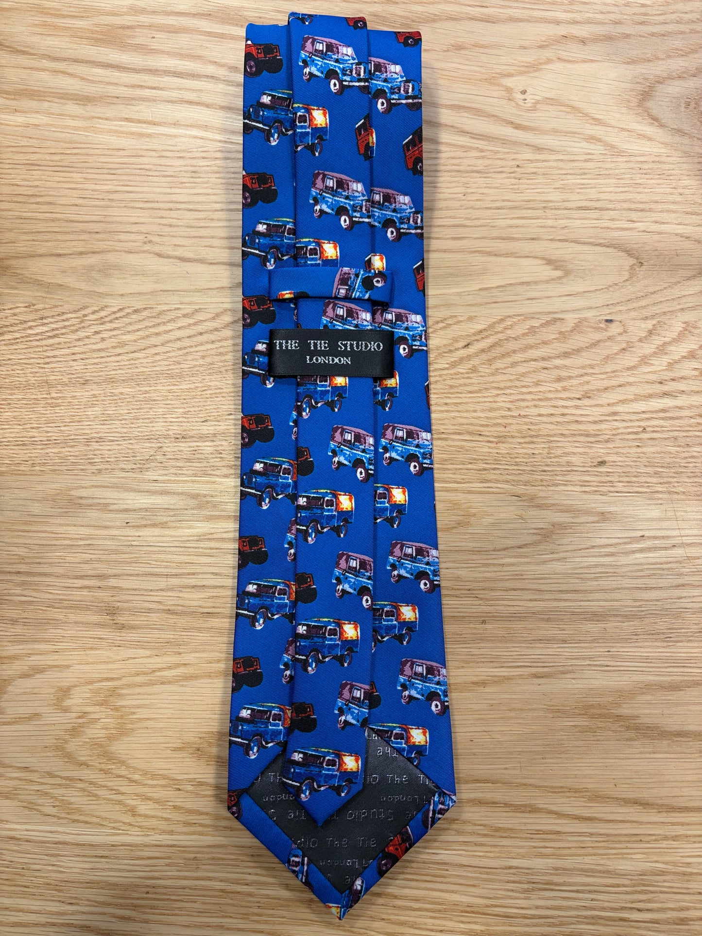 Cravatta inglese blu indigo con jeep stampate- Blue Jeep English Tie
