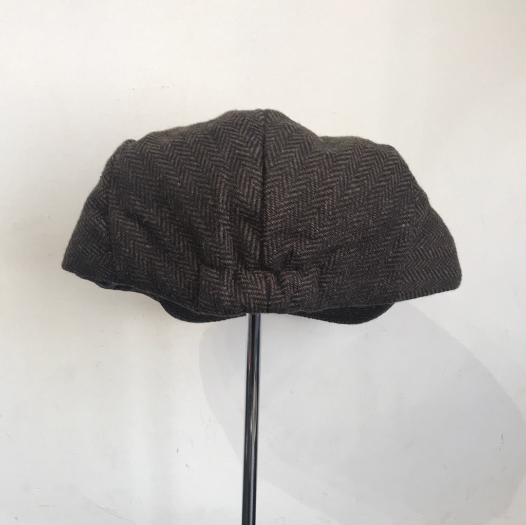 Coppola nuova inglese in lana disponibile in due misure trama spigata colore marrone - New English Brown flat cap - Shop In London