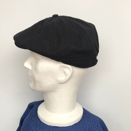 Coppola nera nuova in lana a otto spicchi con bottone piccolo di colore nero - Shop In London