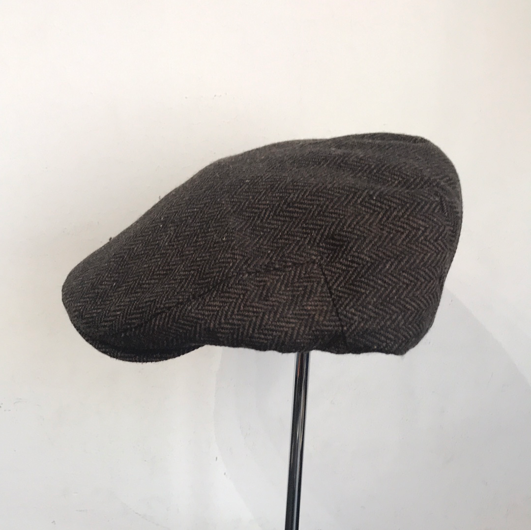 Coppola nuova inglese in lana disponibile in due misure trama spigata colore marrone - New English Brown flat cap - Shop In London